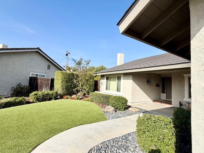 Building Photo - Beautifully Updated 4-Bedroom, 2-Bathroom Home in a Prime Location