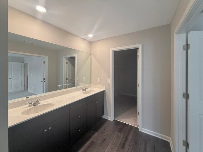 Building Photo - 4372 Grosbeak Dr