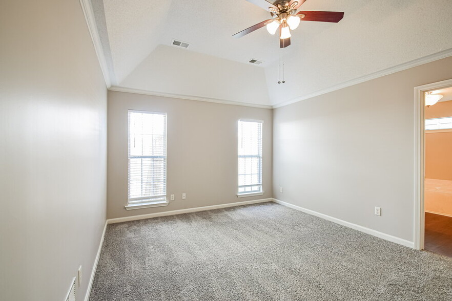 Building Photo - 6300 Sandbourne W