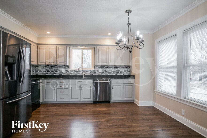 Building Photo - 810 York Dr