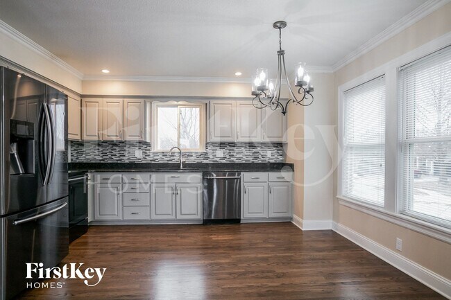 Building Photo - 810 York Dr