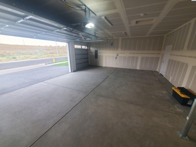 Building Photo - Brand New South Orchard Subdivision Rental