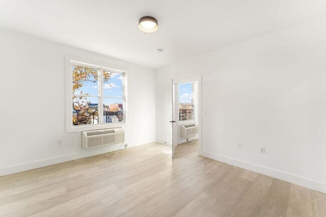 Building Photo - 43-45 W 32nd ST Unit 501