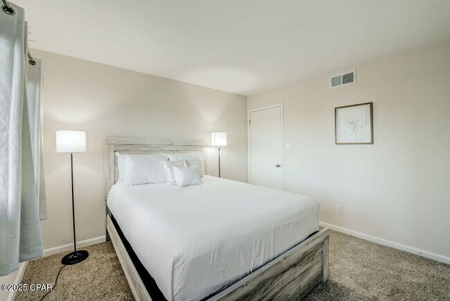 Building Photo - 23223 Front Beach Rd