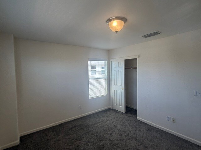 Building Photo - Gorgeous 3 Bedroom 2.5 Bathroom Plus Loft