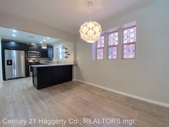 Building Photo - 4 br, 3.5 bath House - 4004 Camelot Height...