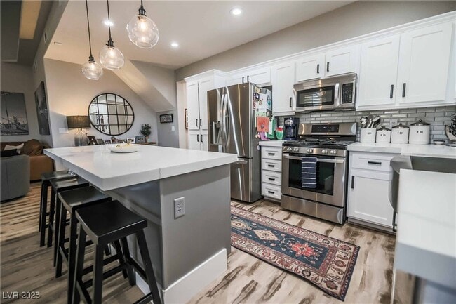 Building Photo - 780 Valley Rise Dr