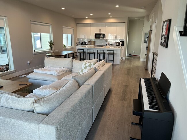 Building Photo - 4179 SE 68th Ave