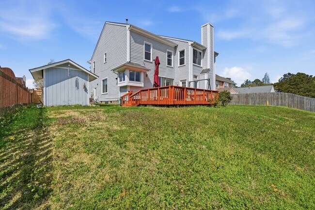 Building Photo - 1721 Chestwood Dr