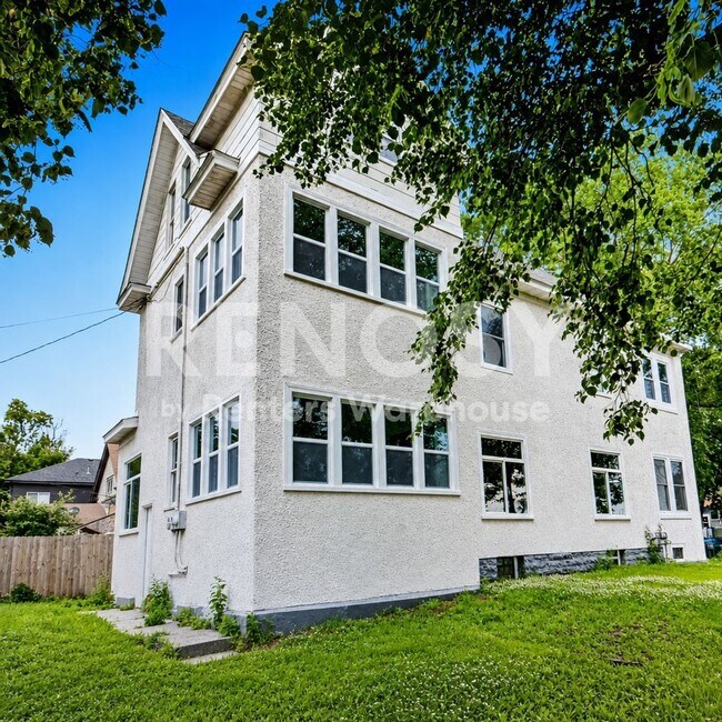 Building Photo - 3348 3rd Ave S