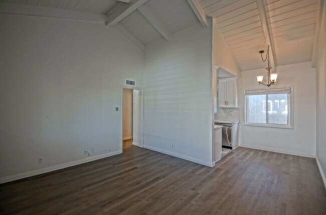 Building Photo - Remodeled & Incredibly Charming, 1BR1BA No...