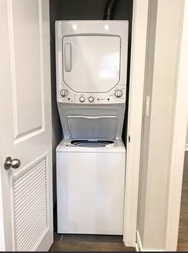 Building Photo - 3350 N Kenmore Ave