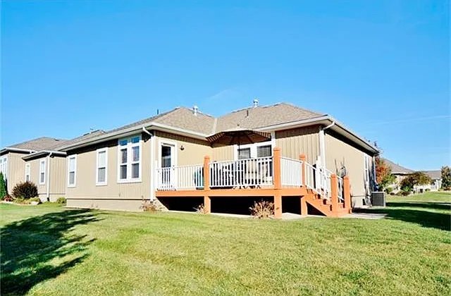 Building Photo - 901 SW Soldier Ct