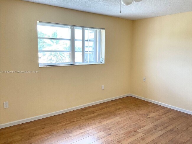 Building Photo - 8611 SW 137th Ave