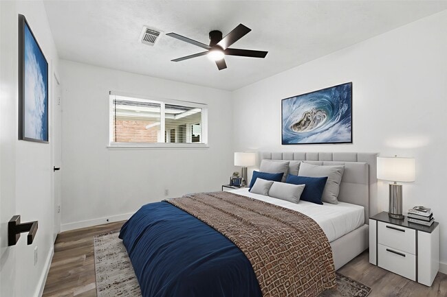 Building Photo - 2906 Colonial Dr