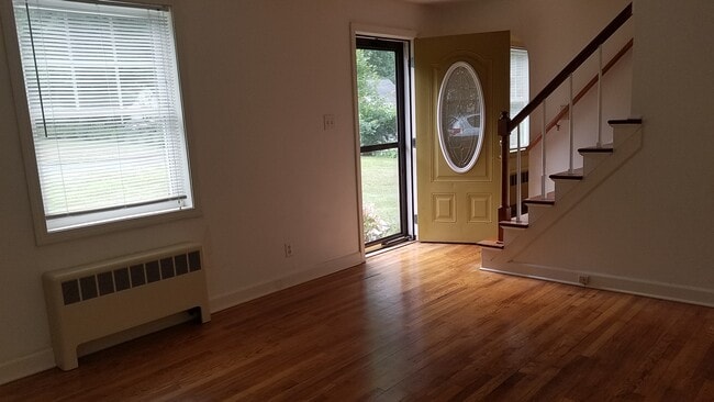 Building Photo - 68 Blatchley Ave