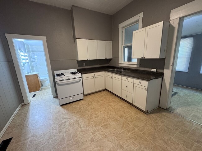 Building Photo - GREAT HOUSE ON PORTLAND AVE 2-BED 1-BATH