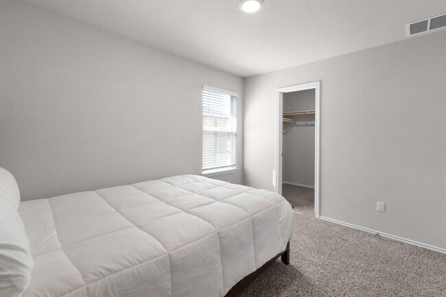 Building Photo - 1321 Lindsey Dr