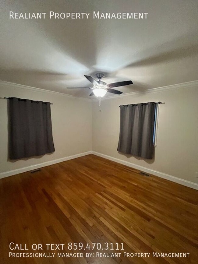 Building Photo - 1033 Della Dr