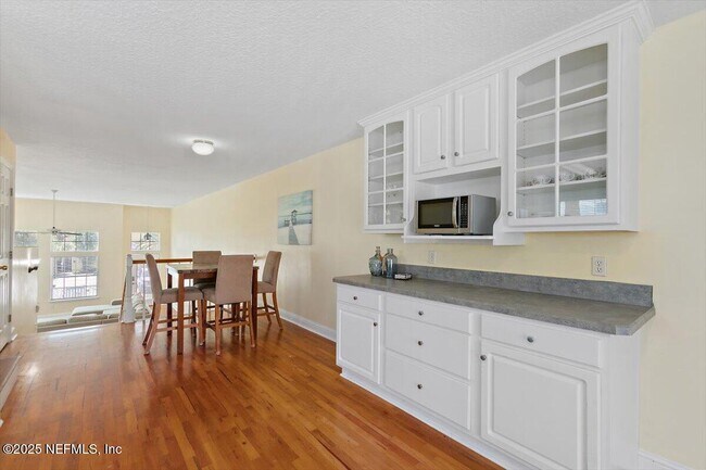 Building Photo - 217 7th Ave S
