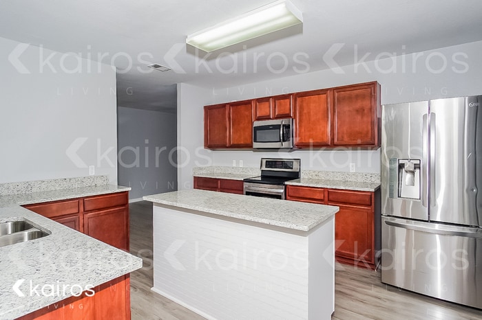 Building Photo - 3703 Avalon Lake Dr SW