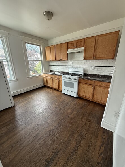 Building Photo - 410 Chadwick Ave