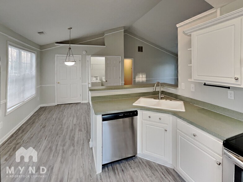 Building Photo - 10 Ryans Cir