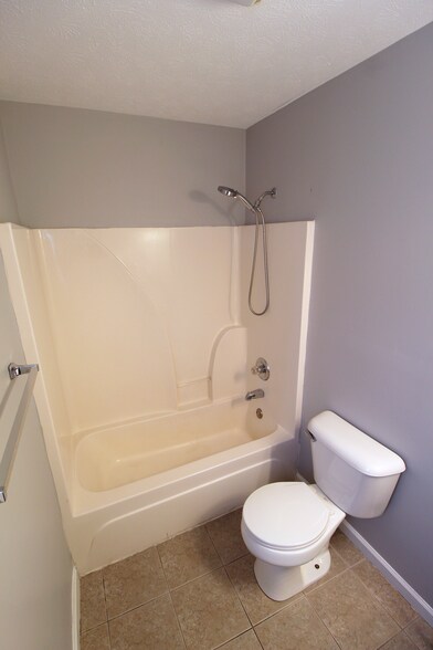 Building Photo - 561 Hampton Way