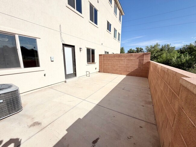 Building Photo - 355 W 200 S