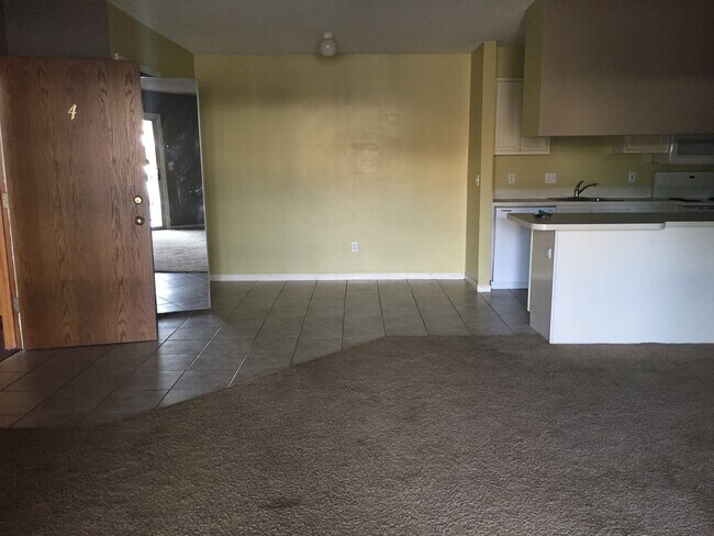 Building Photo - 1st Floor - Two Bedroom Condo in Stadium M...