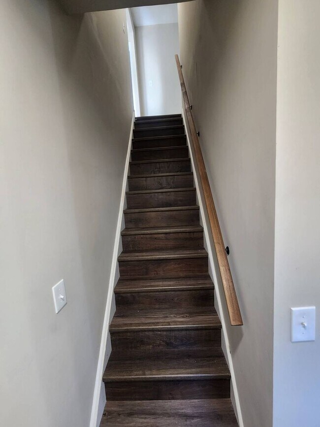 Building Photo - 1565 Hopkins Ave