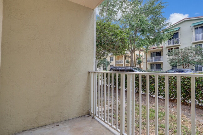 Building Photo - 1139 Town Center Dr