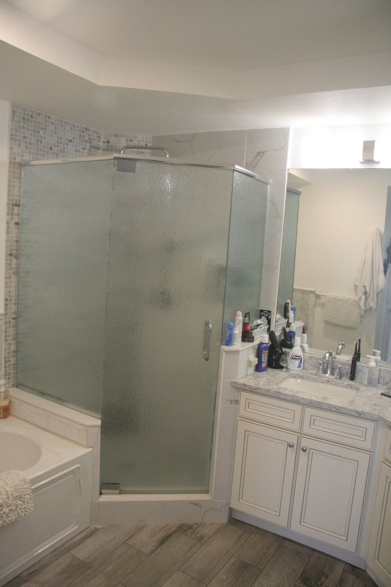 Main Bathroom - 104 Surfview Dr
