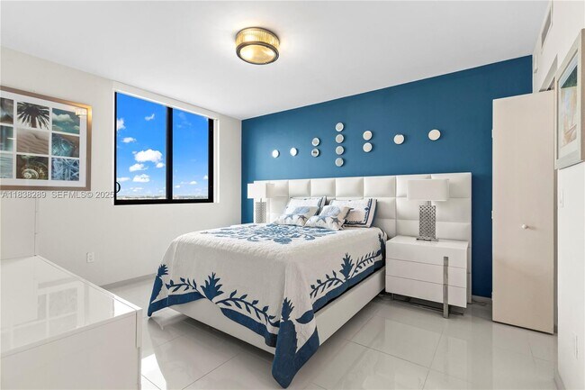 Building Photo - 5300 Paseo Blvd