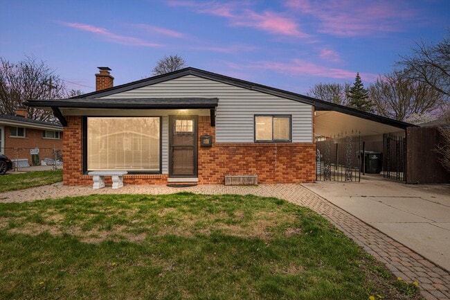 Building Photo - 31810 Briar Ln