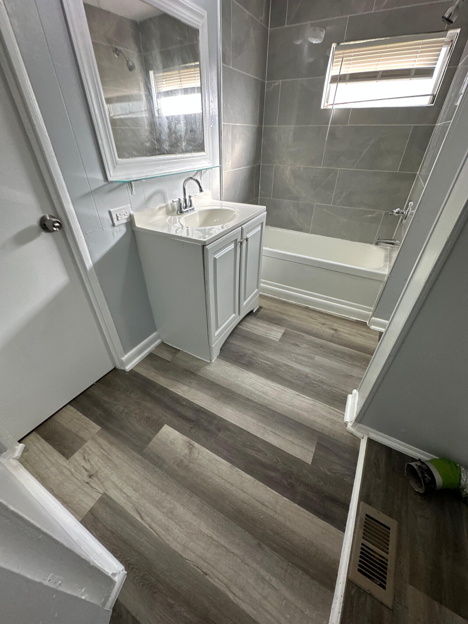 Building Photo - 7663 Bentwillow Dr