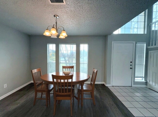 Building Photo - For Lease: Beautifully Remodeled 3-Bed Two-Story in Quiet DeSoto Neighborhood