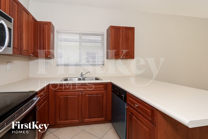 Building Photo - 3168 NE 4th St