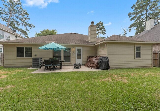 Building Photo - 12822 Lakeshore Dr