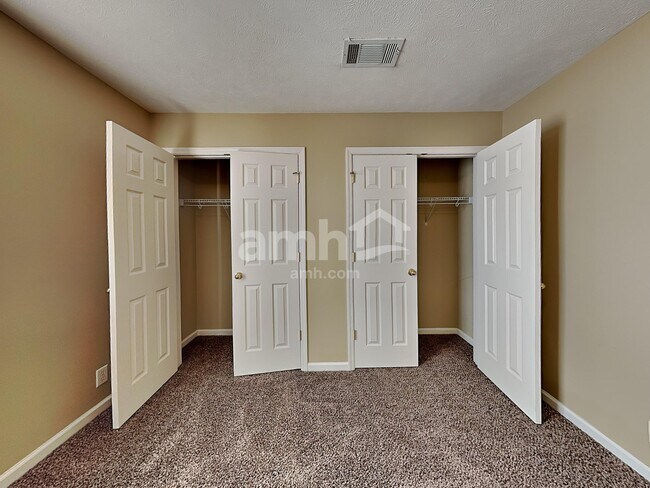 Building Photo - 661 Sugar Mill Dr