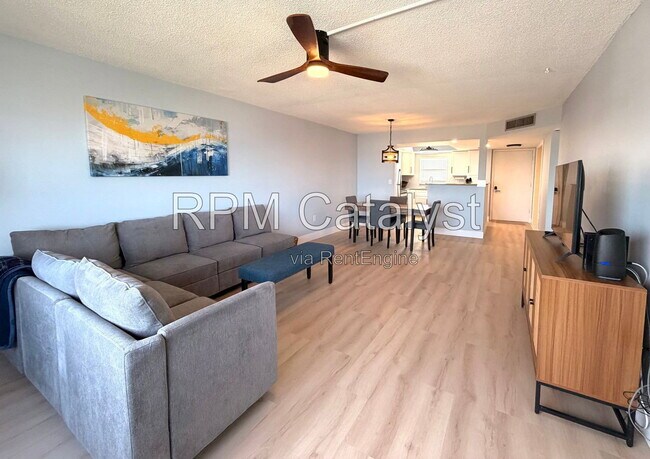 Building Photo - 4725 Cove Cir