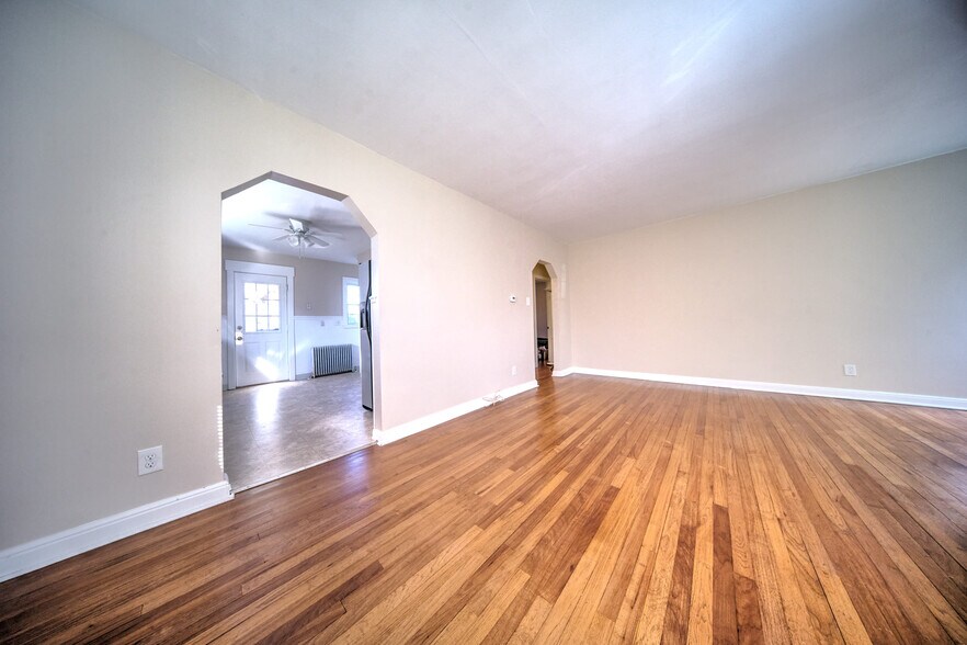 Living room 2 - 1604 Clearview Rd