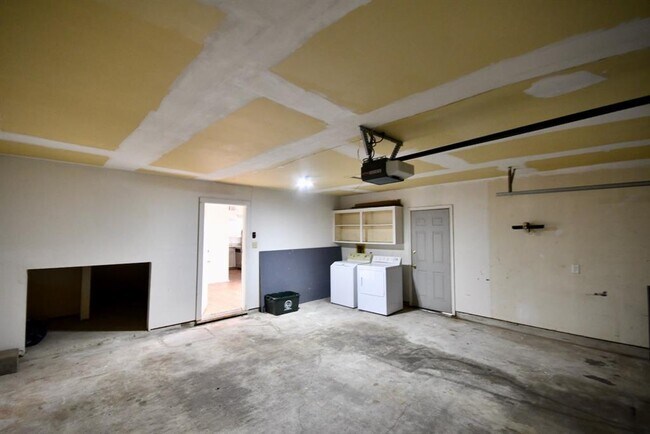 Building Photo - 4404 Basswood Ln