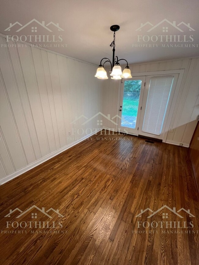 Building Photo - 3 Bedroom Home with Fenced Yard & Carport ...