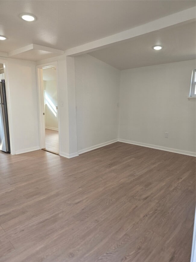 Building Photo - 505 Park Ln