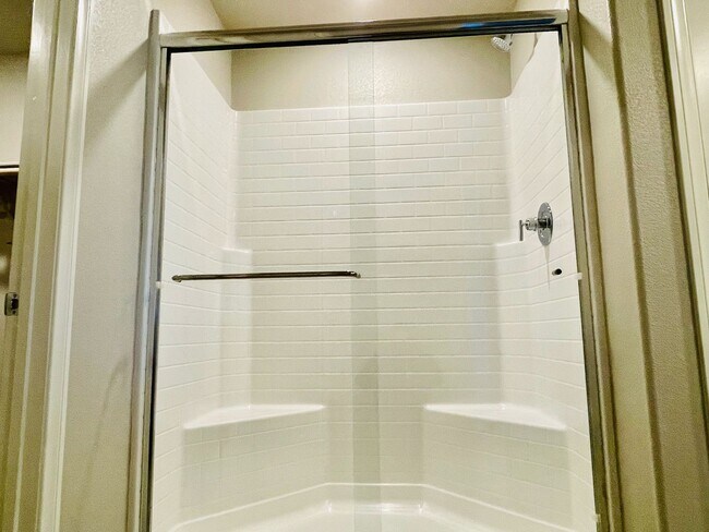 Building Photo - 4 Bd, 3 Bth, Newer Home, Granite Countertops and Entertainer’s Dream!