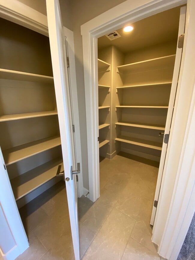 Building Photo - Red Mountain Vista Town Home, End Unit