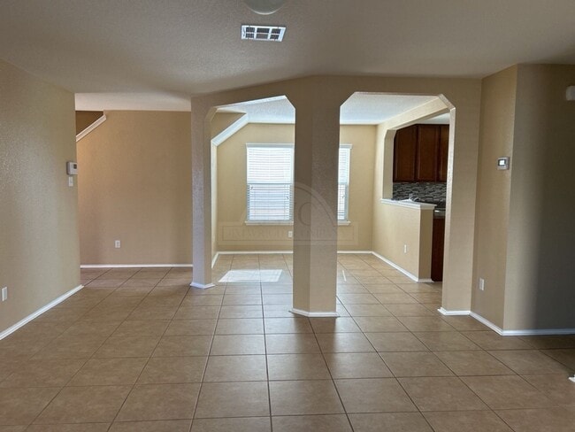 Building Photo - 204 W Gemini Ln