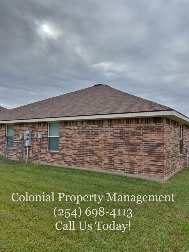 Building Photo - 2805 Alma Dr