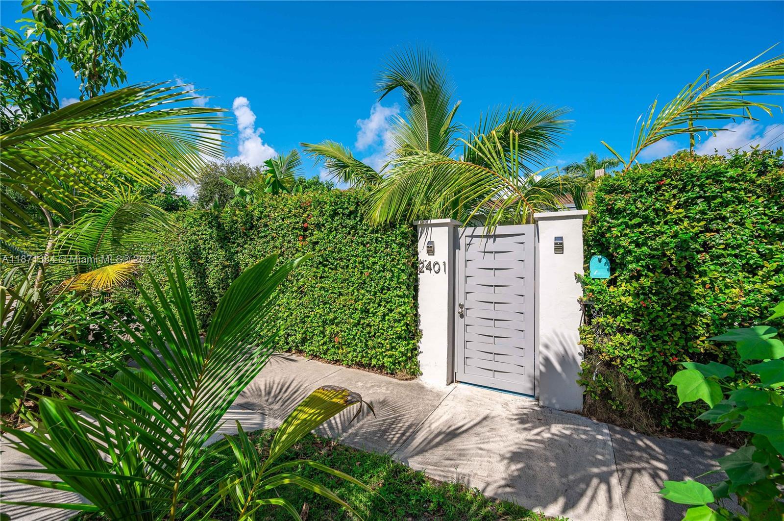 Building Photo - 2401 SW 26th St